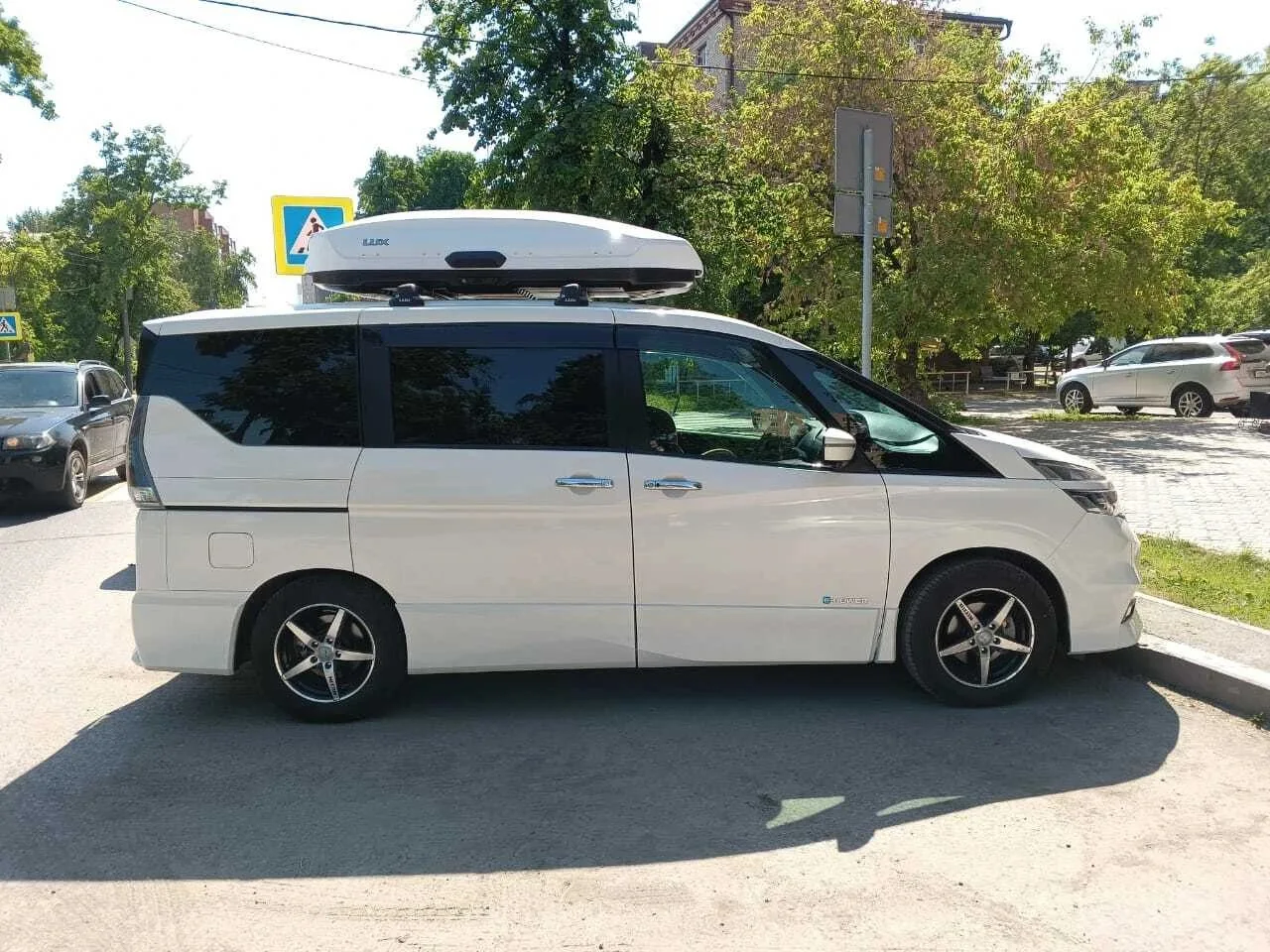 Автобокс на крышу LUX TAVR 197 белый глянцевый 520L — изображение 11