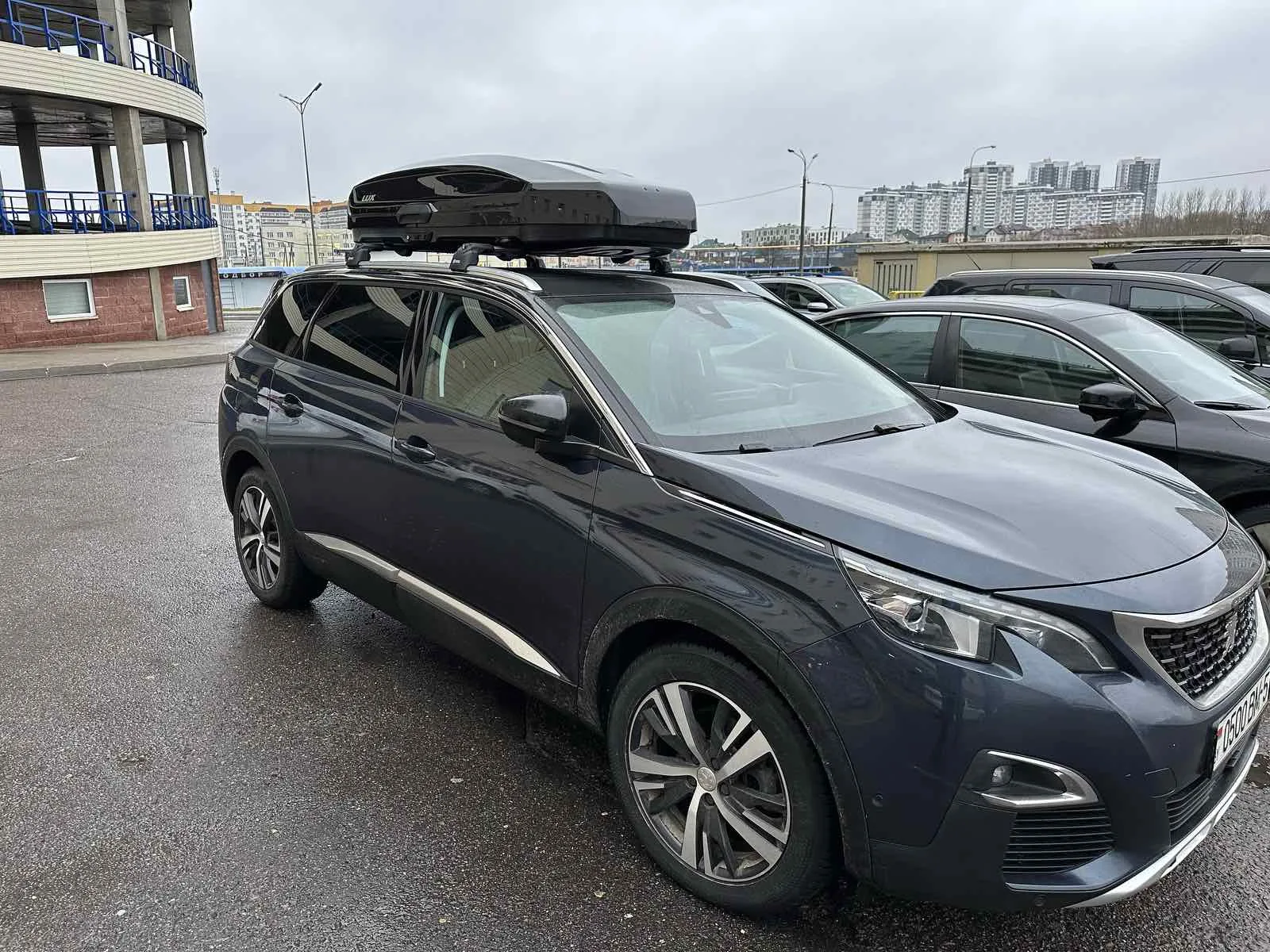 Бокс на крышу LUX TAVR 197 черный глянцевый 520L — изображение 6