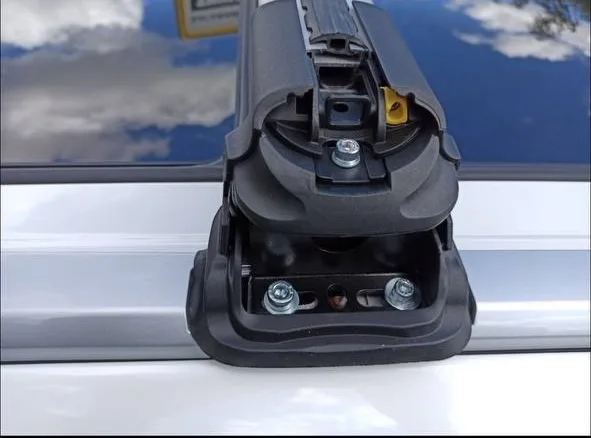 Багажник Turtle Air 3 Plus Black в штатные места Toyota Highlander 2013-19