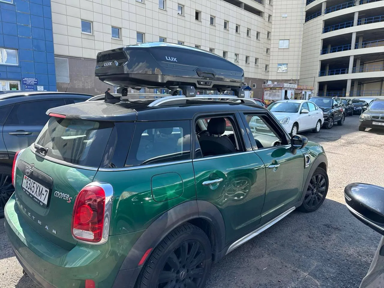 Бокс на крышу LUX TAVR 175 черный глянцевый 450L — изображение 5