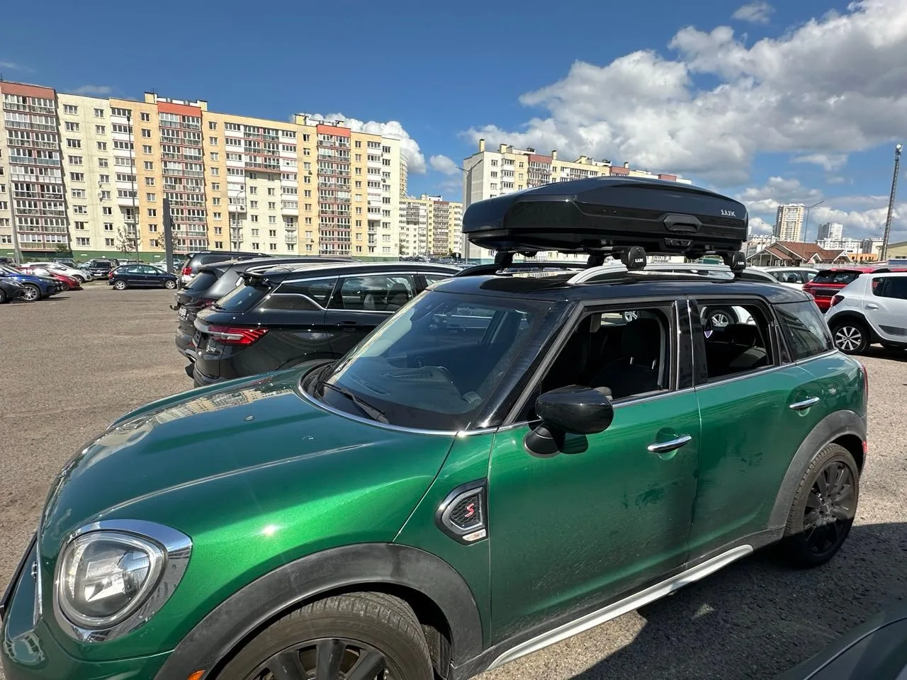 Бокс на крышу LUX TAVR 175 черный глянцевый 450L — изображение 4