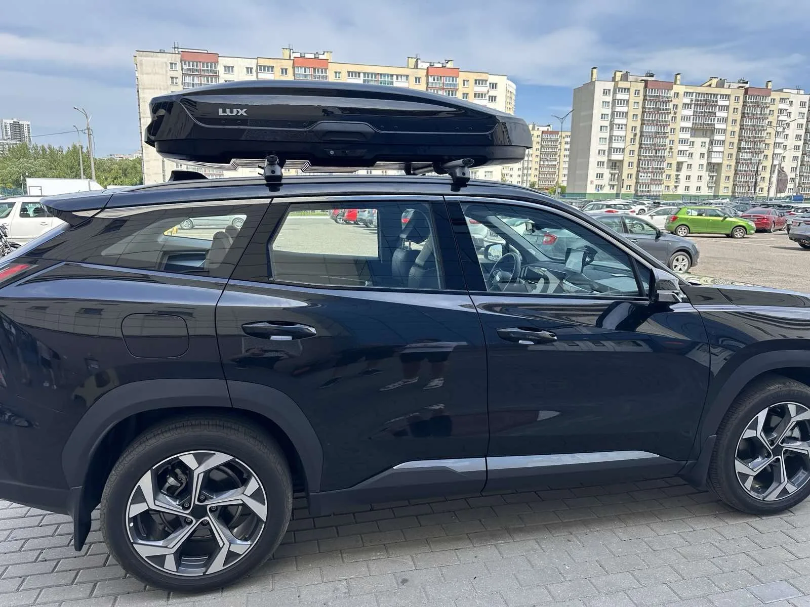 Бокс на крышу LUX TAVR 197 черный глянцевый 520L — изображение 8