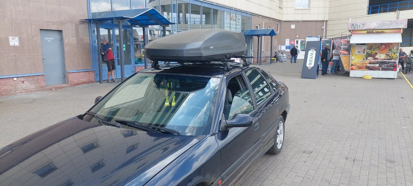 Комплект автобокс и багажник Renault Safrane хетчбэк пример установки.