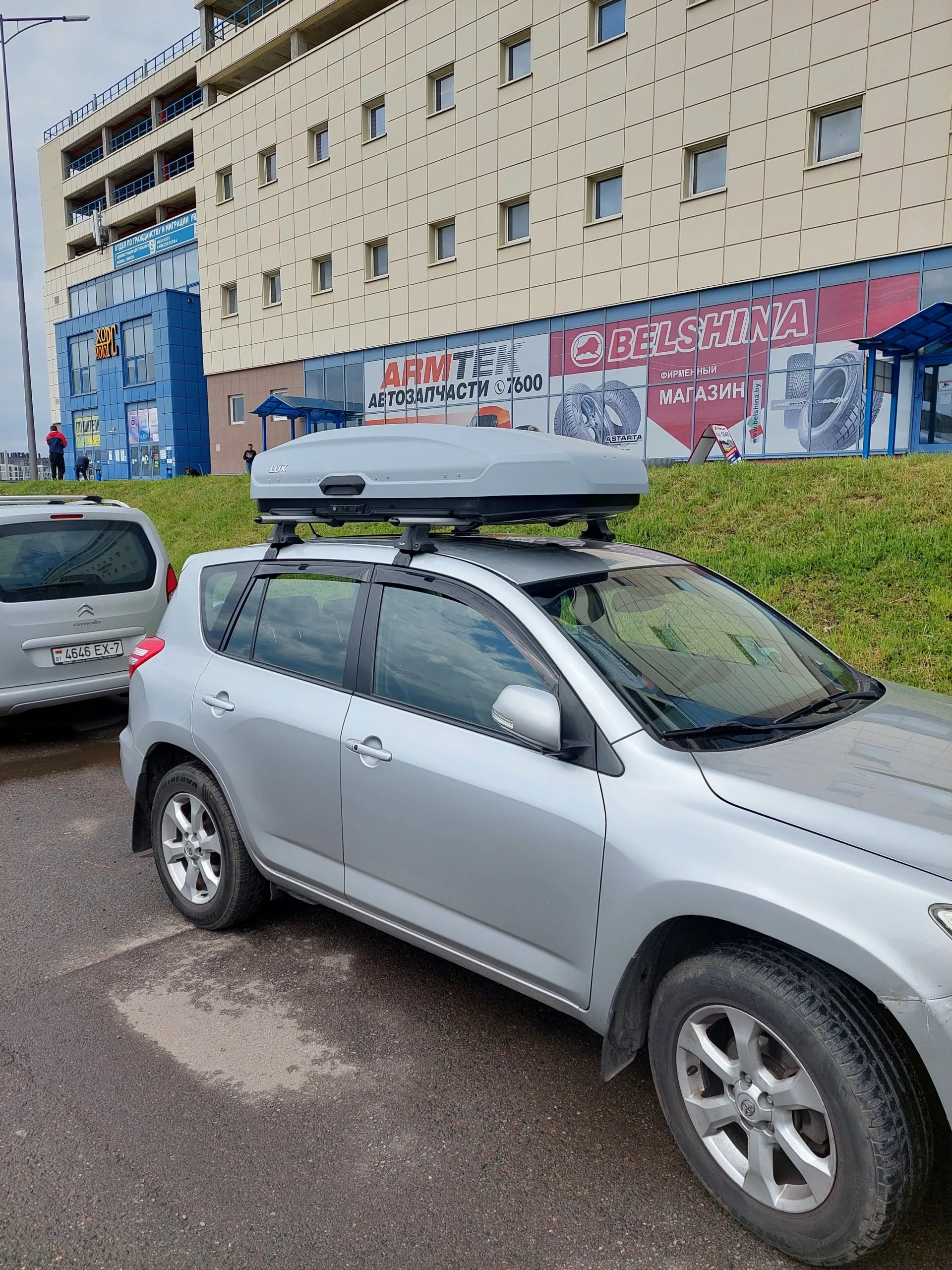 Бокс на крышу LUX TAVR 197 серый матовый 520L