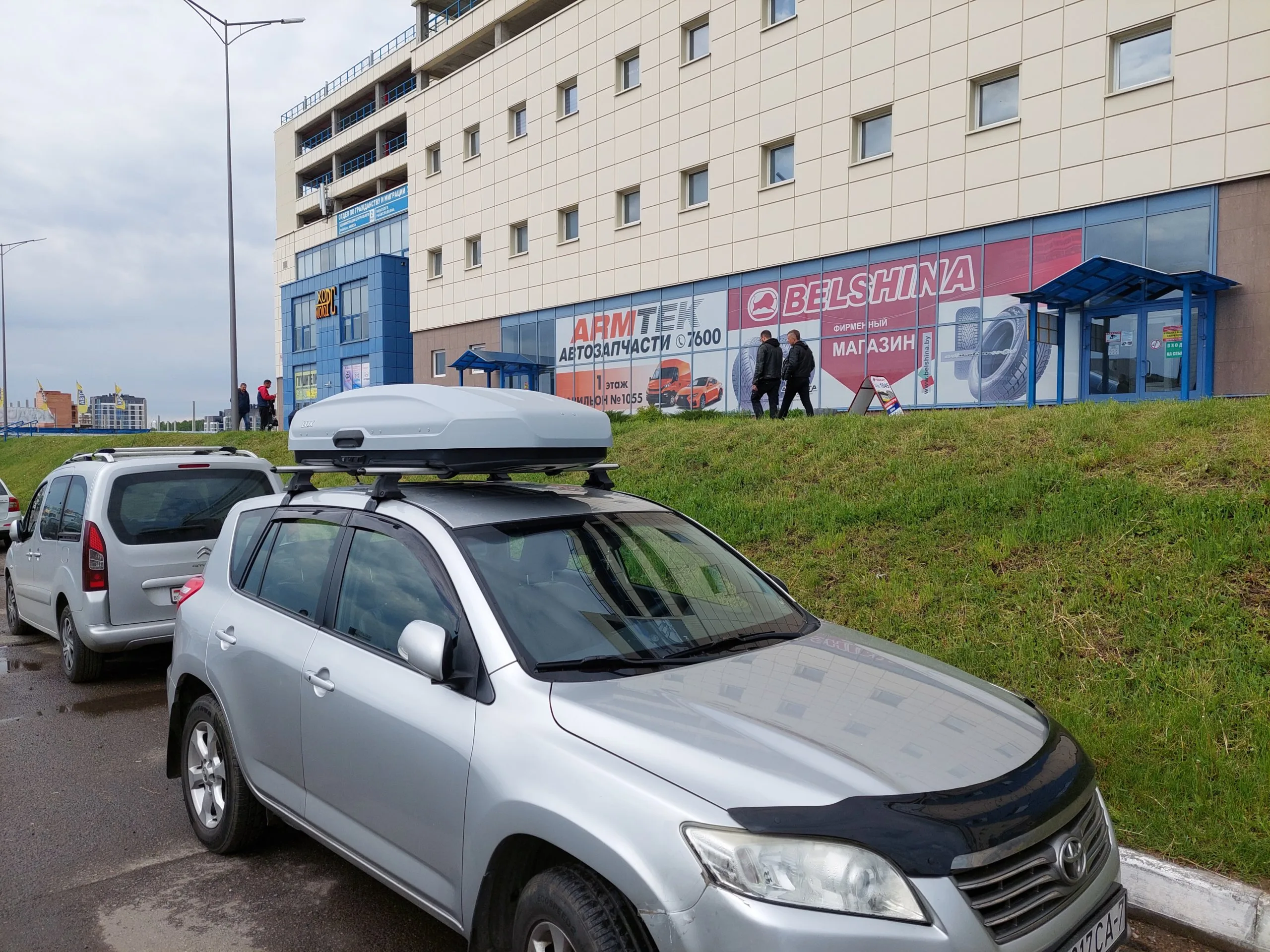 Бокс на крышу LUX TAVR 197 серый матовый 520L — изображение 3