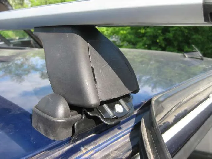 Багажная система "LUX" Suzuki Swift 2004-2011 г.в. с дугами 1,1м прямоугольными в пластике