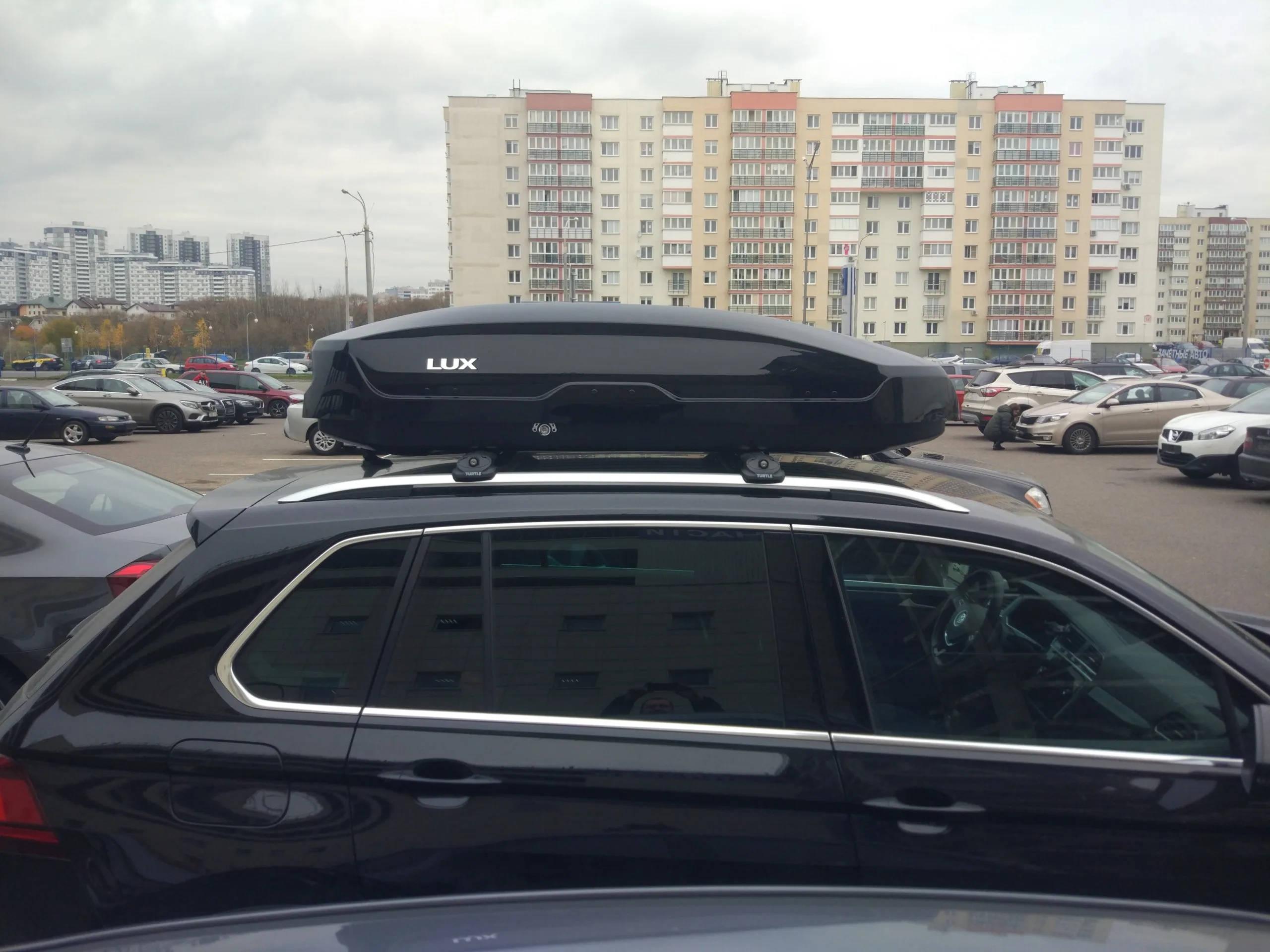 Бокс на крышу LUX TAVR 175 черный глянцевый 450L — изображение 3