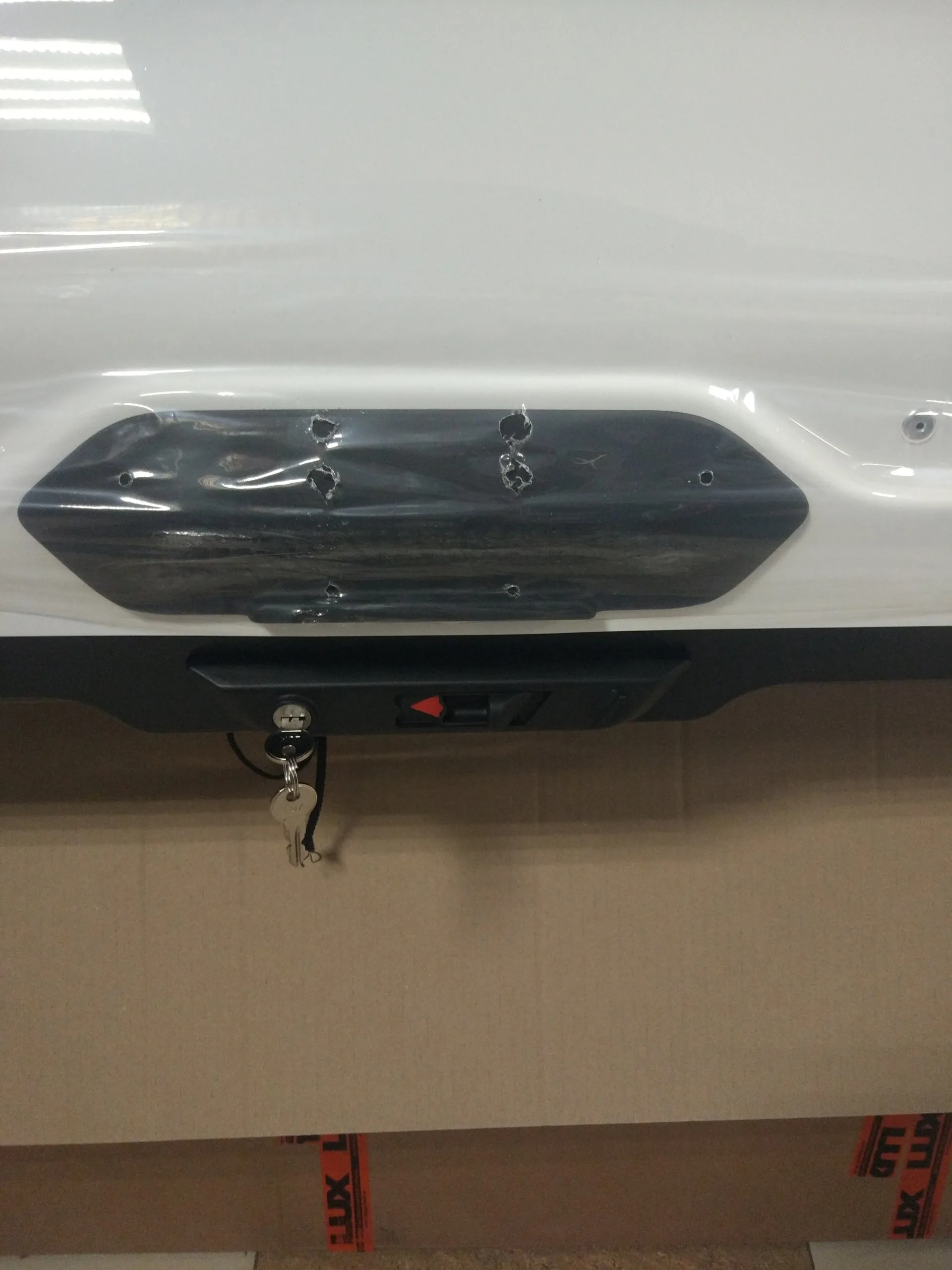 Автобокс на крышу LUX TAVR 197 белый глянцевый 520L — изображение 6