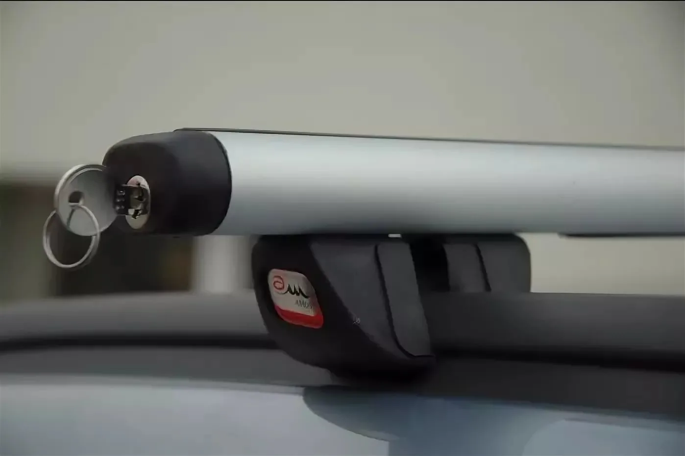 Поперечины на рейлинги Amos Futura 1,3 аэродинамические + ключ — изображение 2